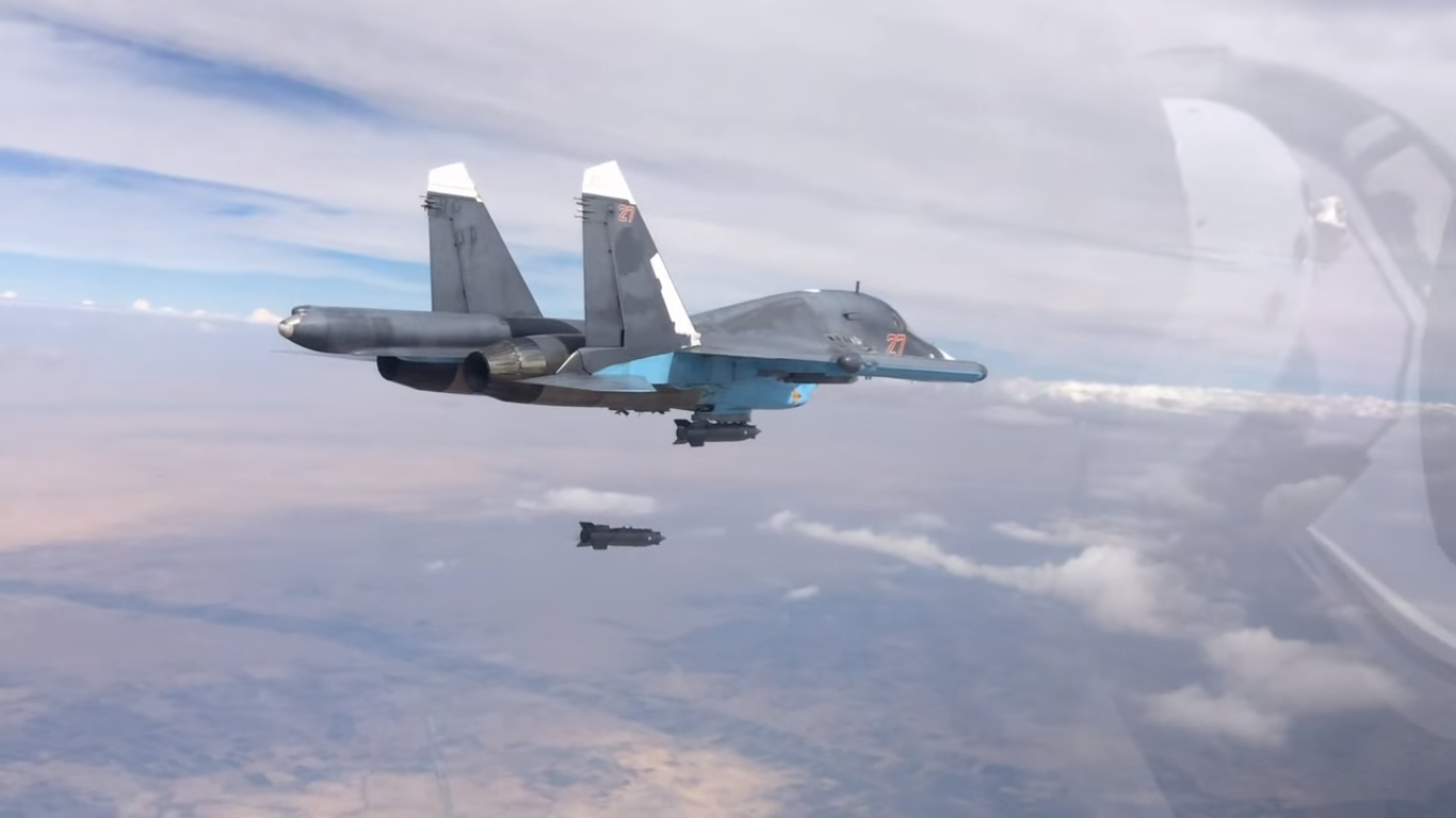Eine russische Su-34 bombardiert Ziele in Syrien. Screenshot: Mil.ru
