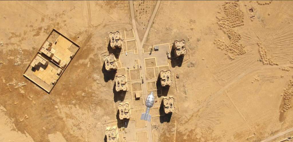 Eine Drohne im Irak wirft eine Granata ab