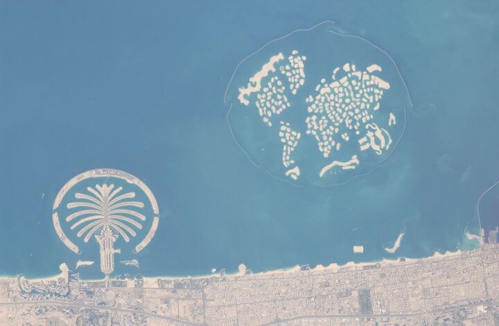 Die künstliche Inselgruppe The World vor der Küste Dubais